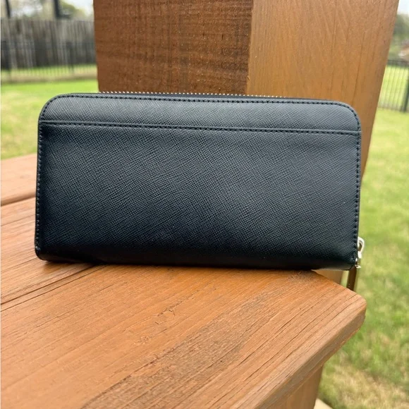 GUC Kate Spade Black Leather Textured Long Wallet - Picture 4 of 10